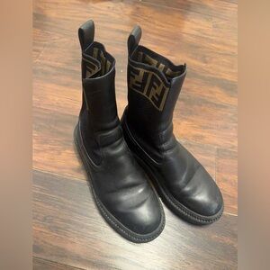 Fendi Black Leather women’s Boots with Logo Detail